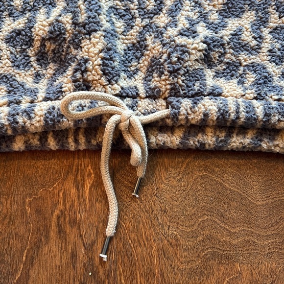 Women’s Sherpa Top - Picture 2 of 6